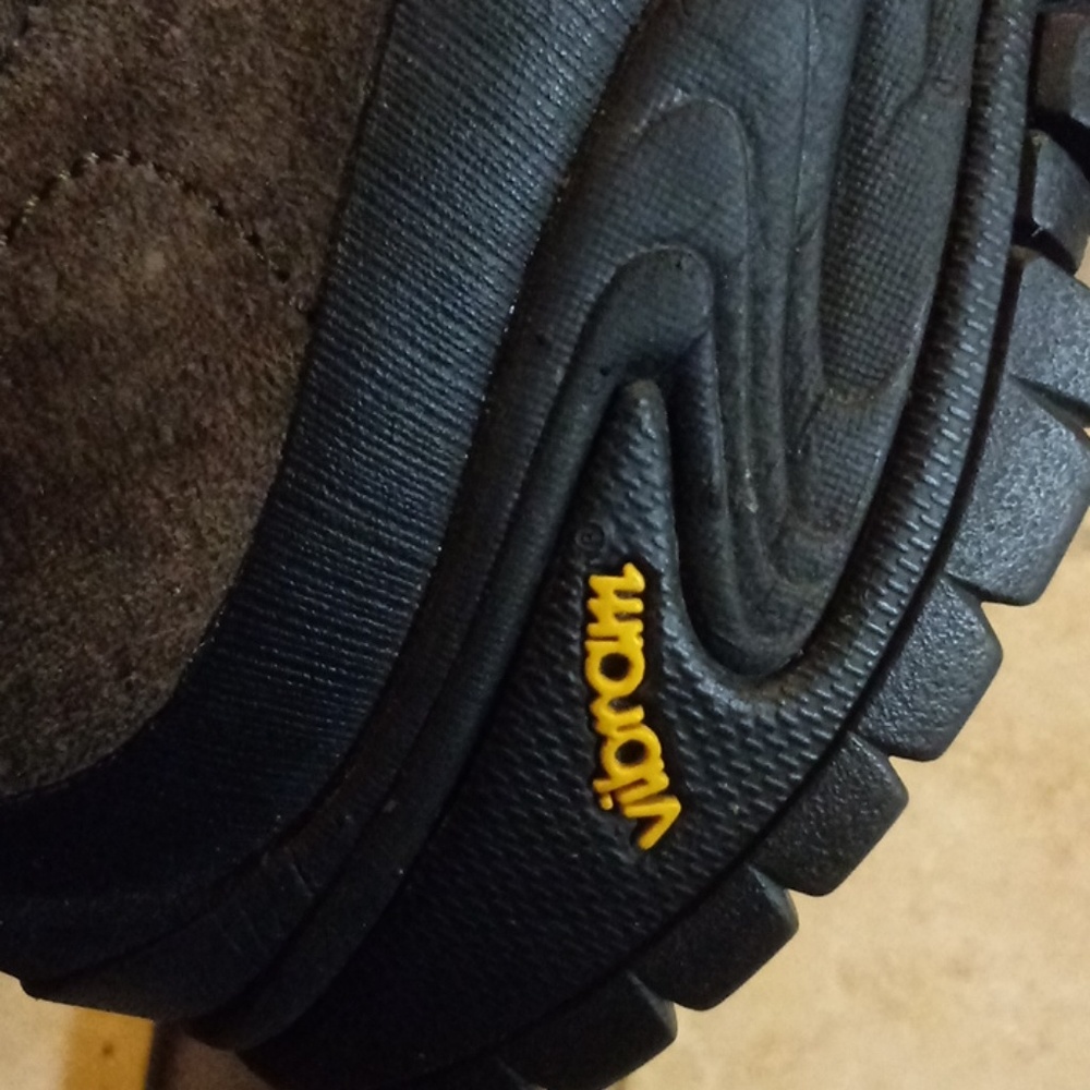 Shoes - Picture 3 of 4